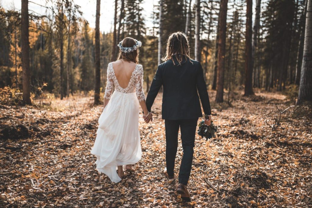 séance couple marié en forêt