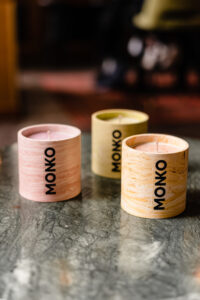 photo produit corporate bougie marque Monko par Artemesiaphotographie