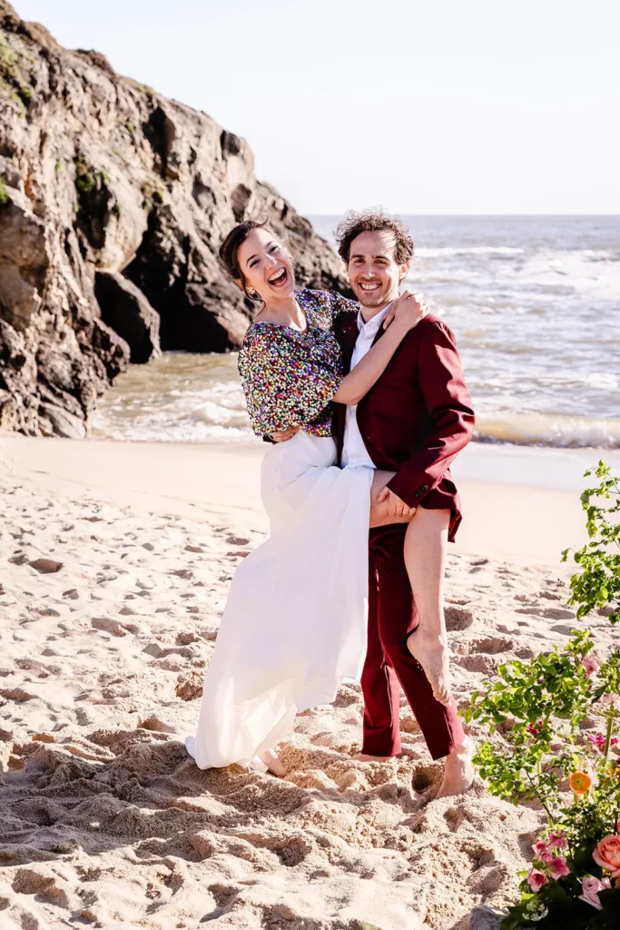 shooting elopement coloré à la plage- artemesiaphotographie