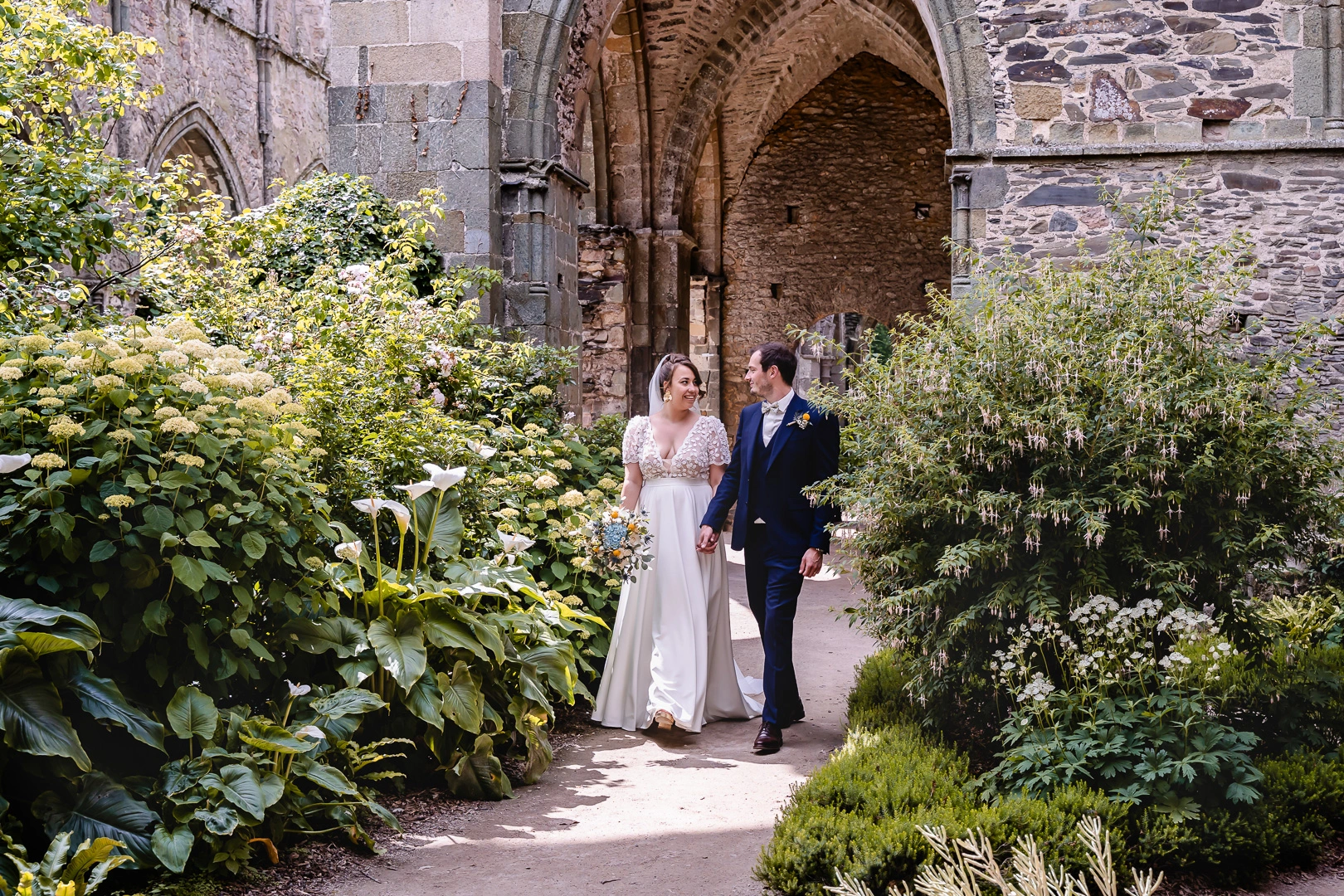 séance couple abbaye de beauport - artemesiaphotographie
